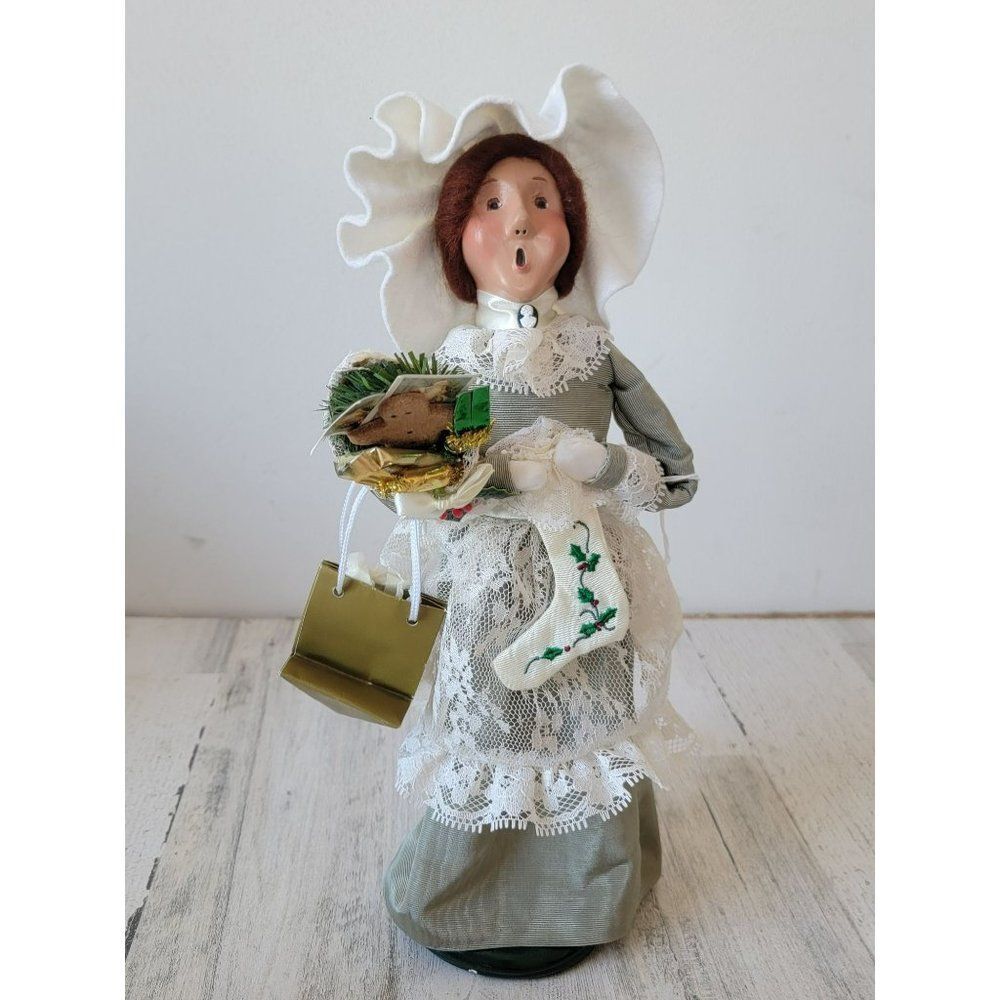 Byers Choice 1998 caroler stocking shopping woman‎ Xmas figure